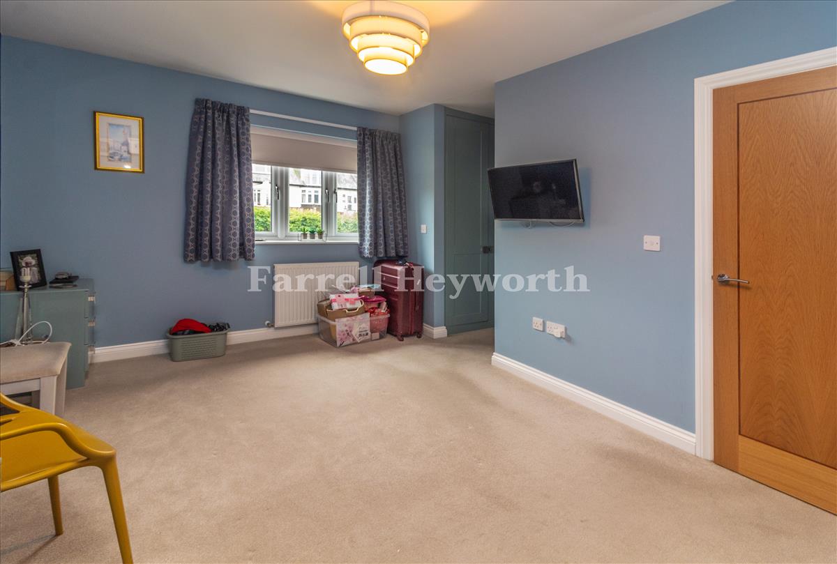 Bedroom 1 image 2
