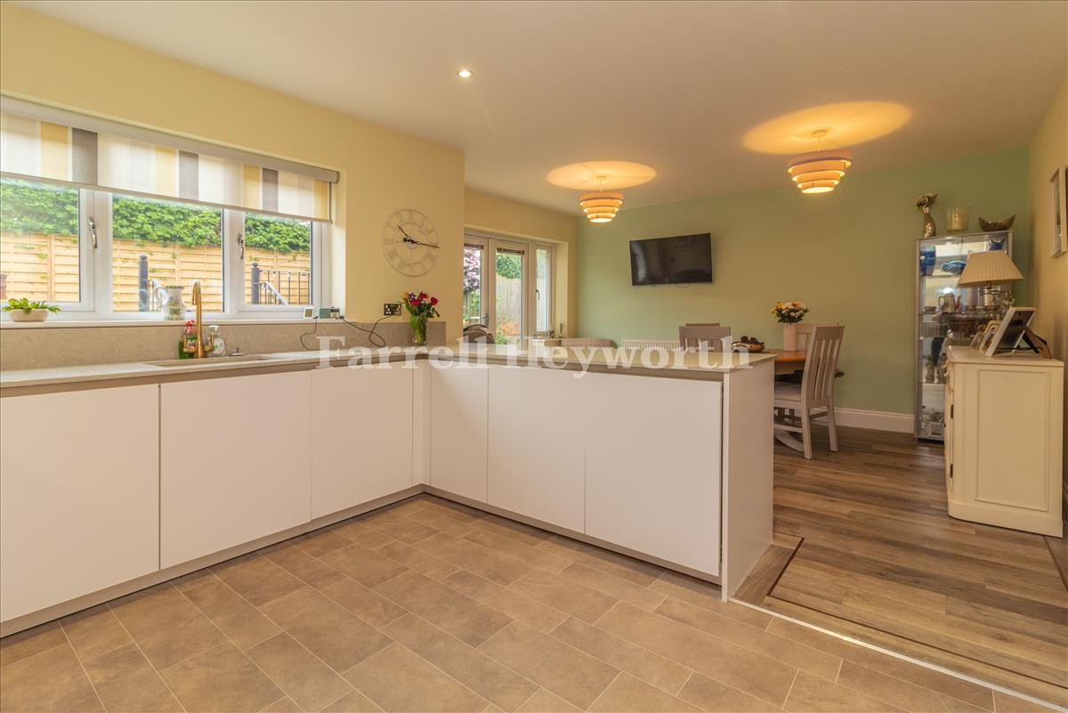 Kitchen Diner image 3