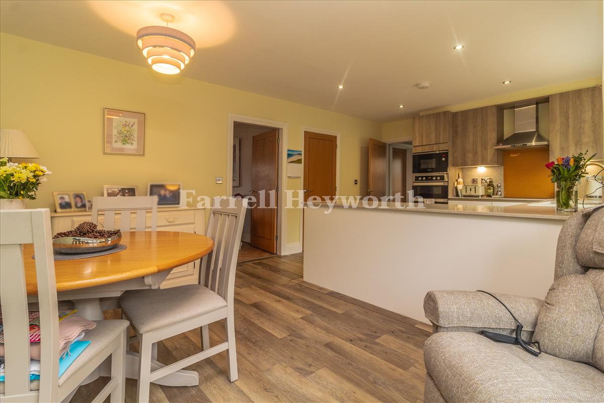 Kitchen Diner image 4