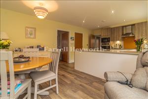 Kitchen Diner image 4