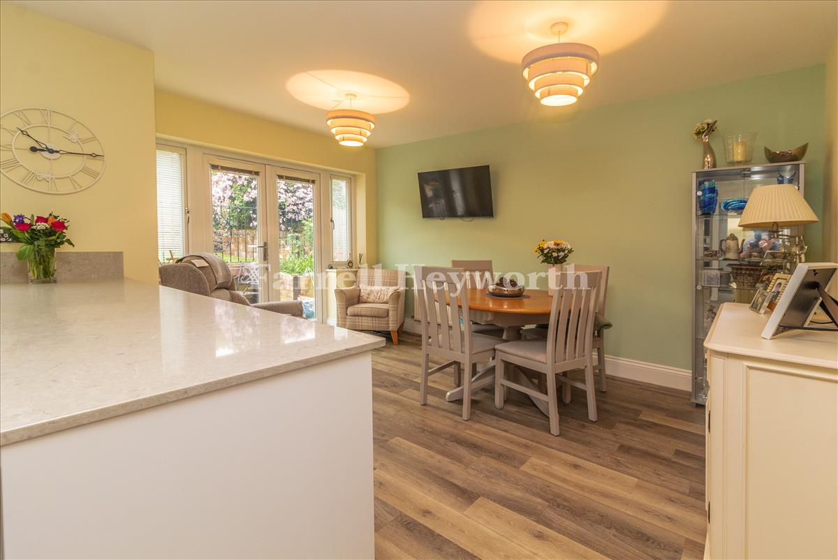 Kitchen Diner image 6
