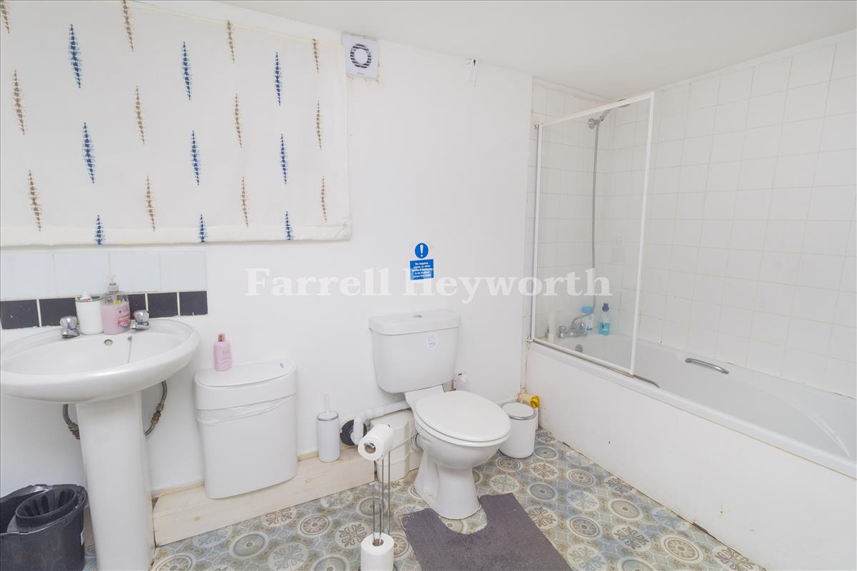 Flat 2 Bathroom