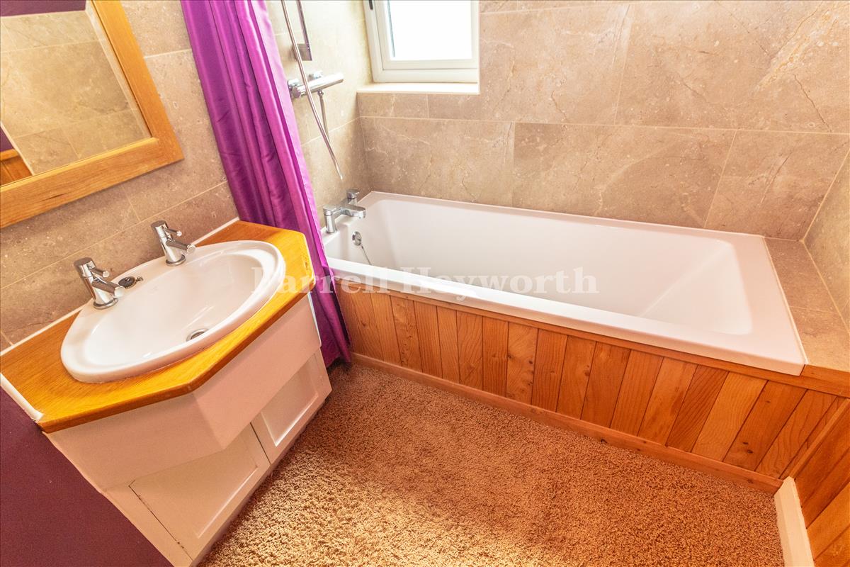 Bathroom image 2