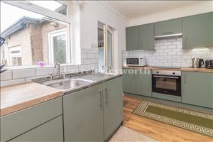 Kitchen Diner image 3