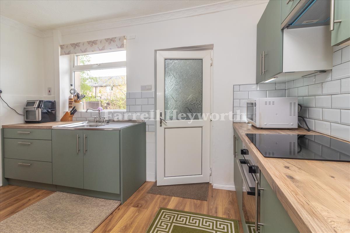 Kitchen Diner image 4