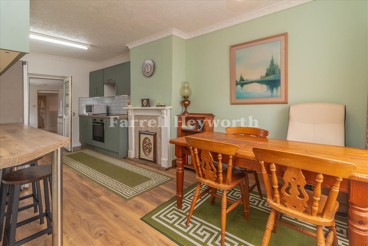 Kitchen Diner image 5