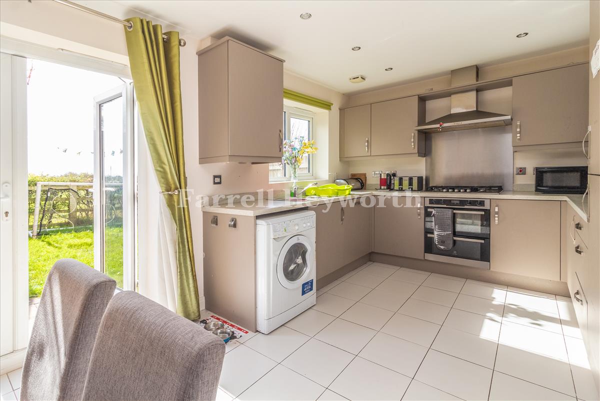 Kitchen Diner image 3