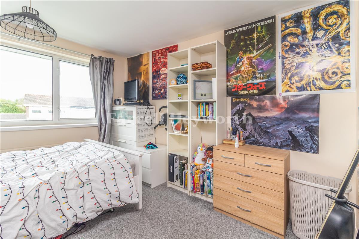 Front Double Bedroom image 2