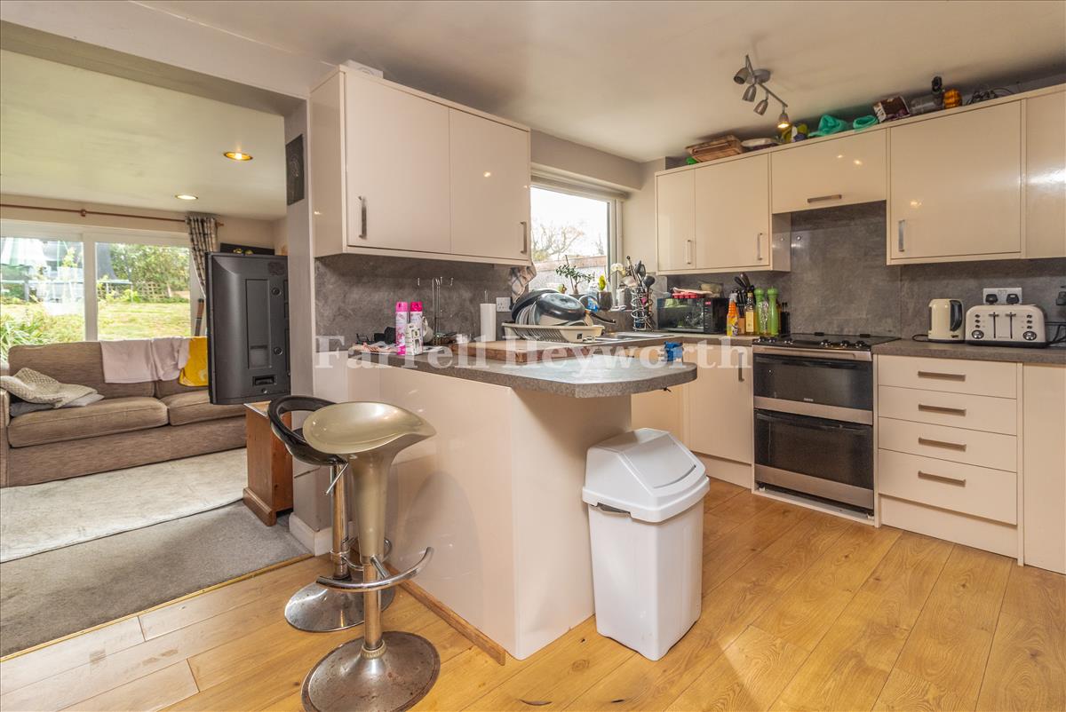 Kitchen Diner image 2