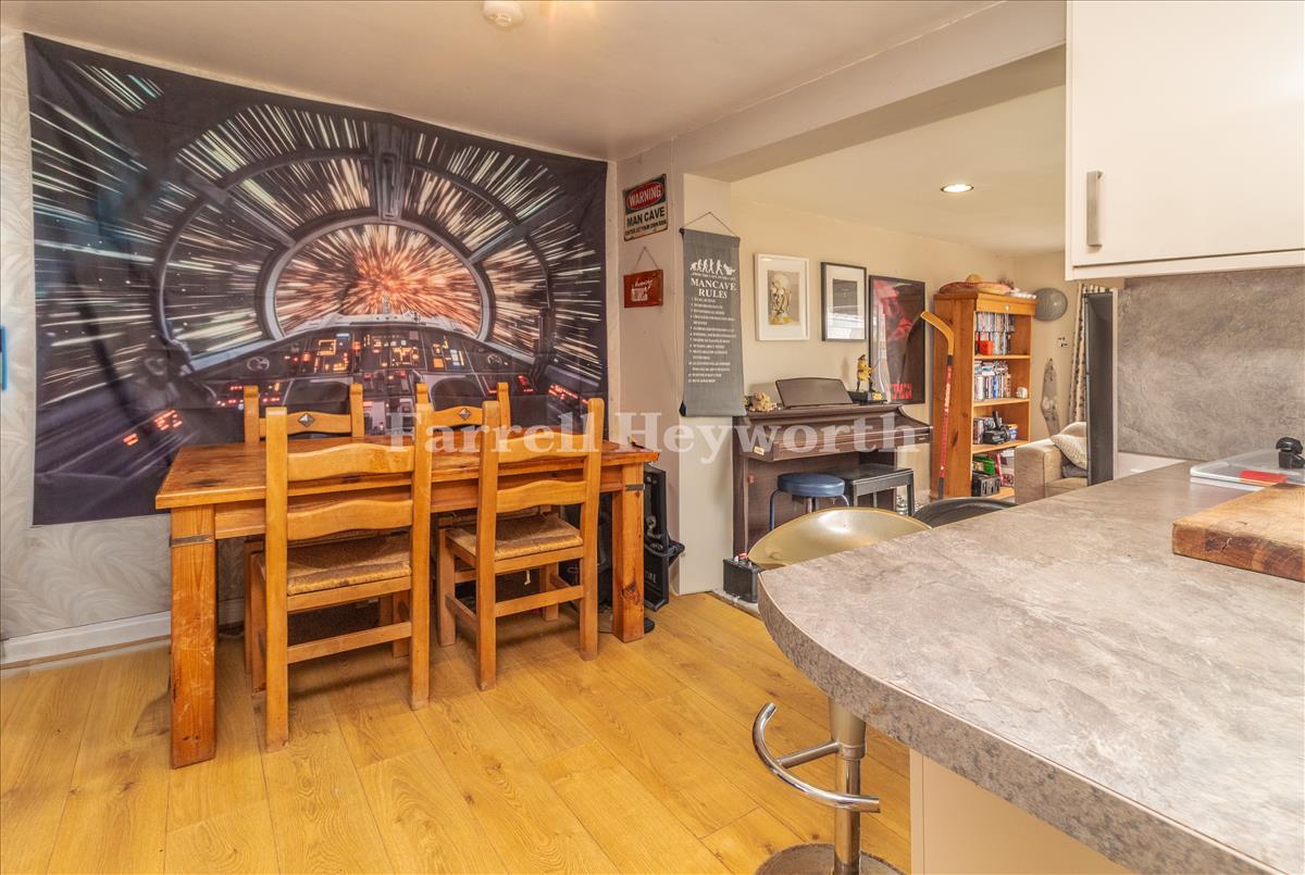 Kitchen Diner image 3