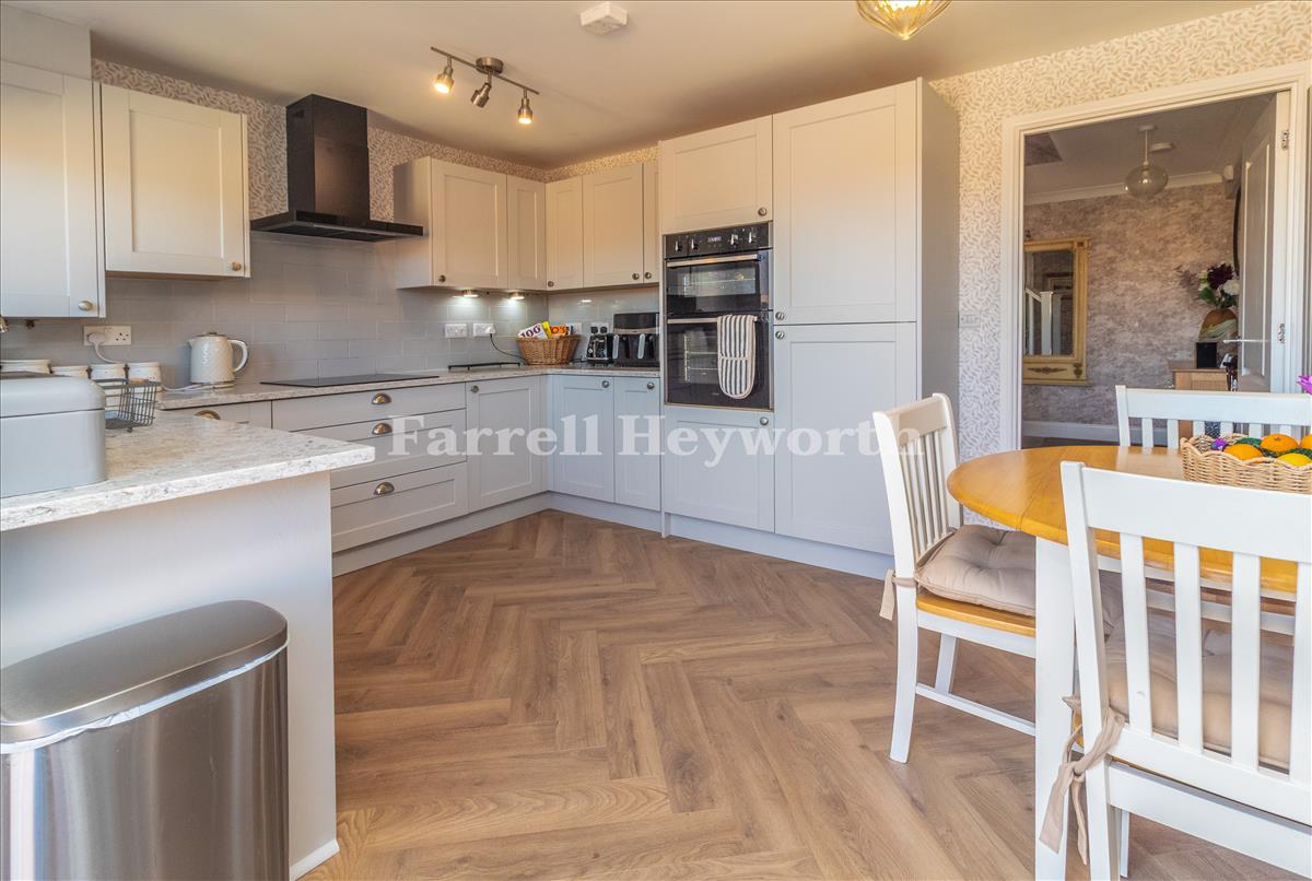 Kitchen Diner image 3