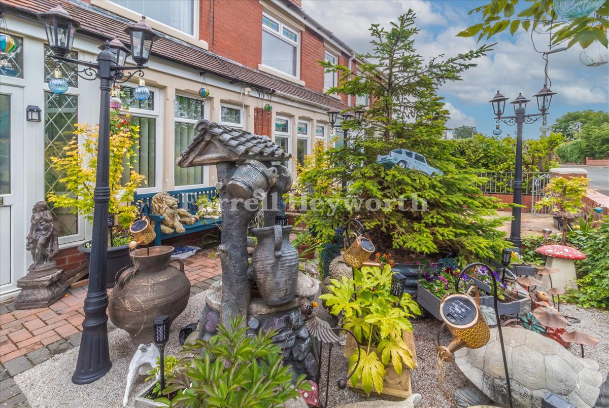 Front Garden image 2