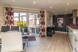 Kitchen Diner image 3