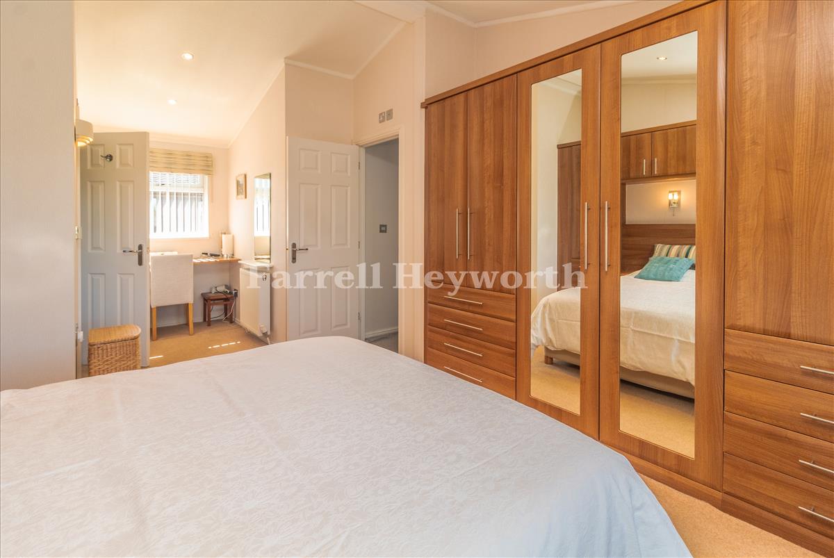 Bedroom 1 image 2