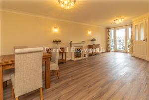 Lounge Diner image 3