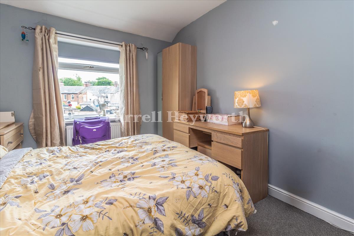 Bedroom 1 image 2