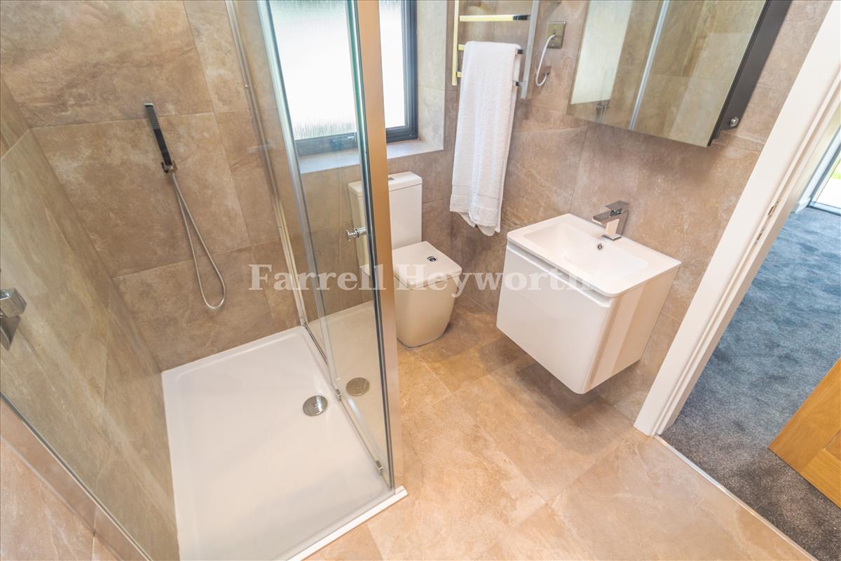 Jack And Jill En Suite image 2