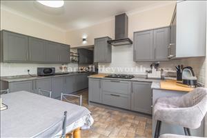 Kitchen Diner image 4