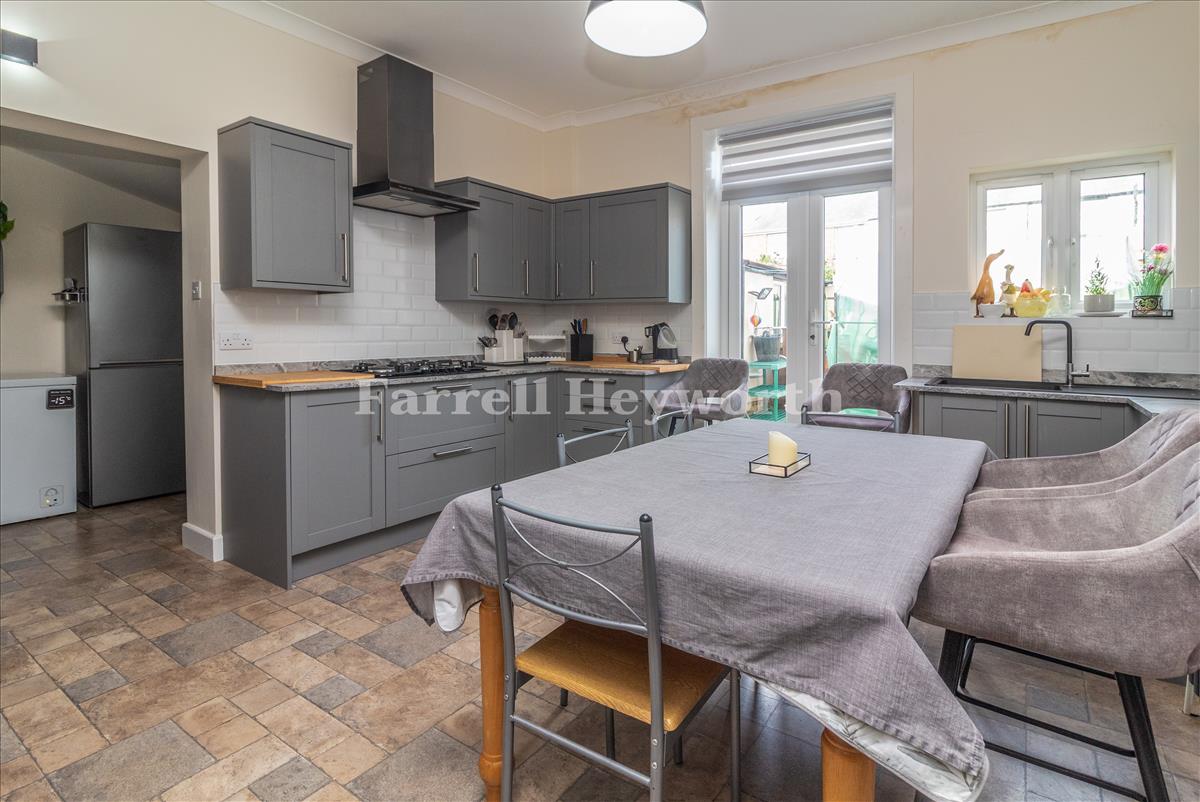 Kitchen Diner image 6