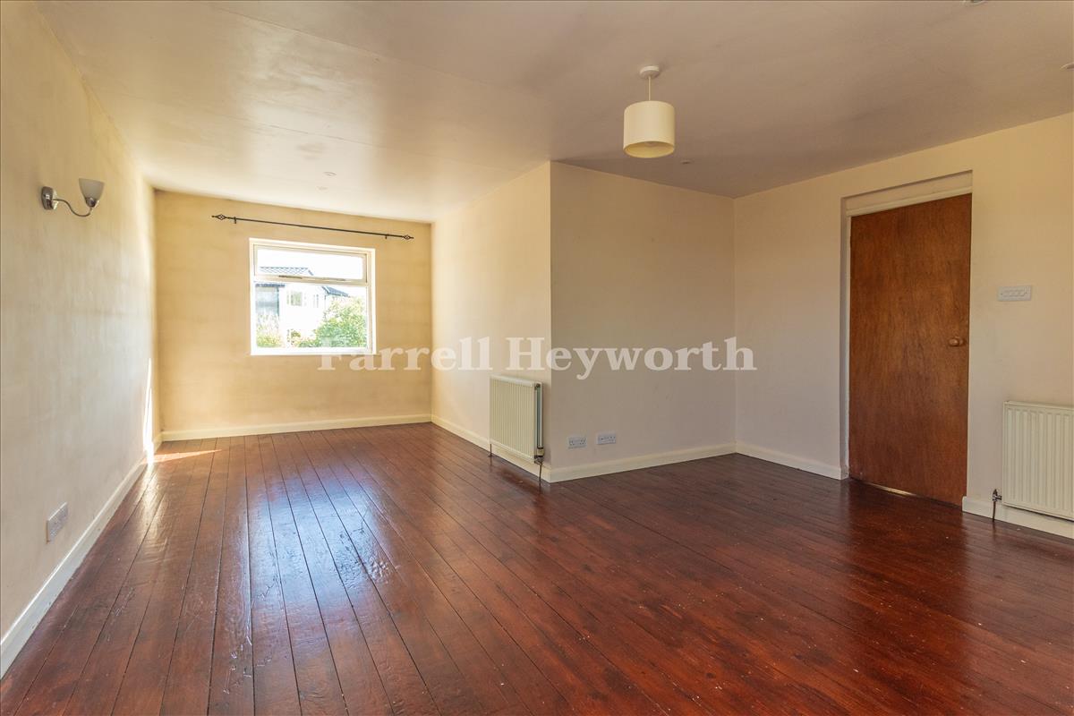 Bedroom 1 image 3