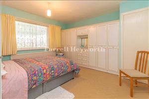 Bedroom 1 image 2