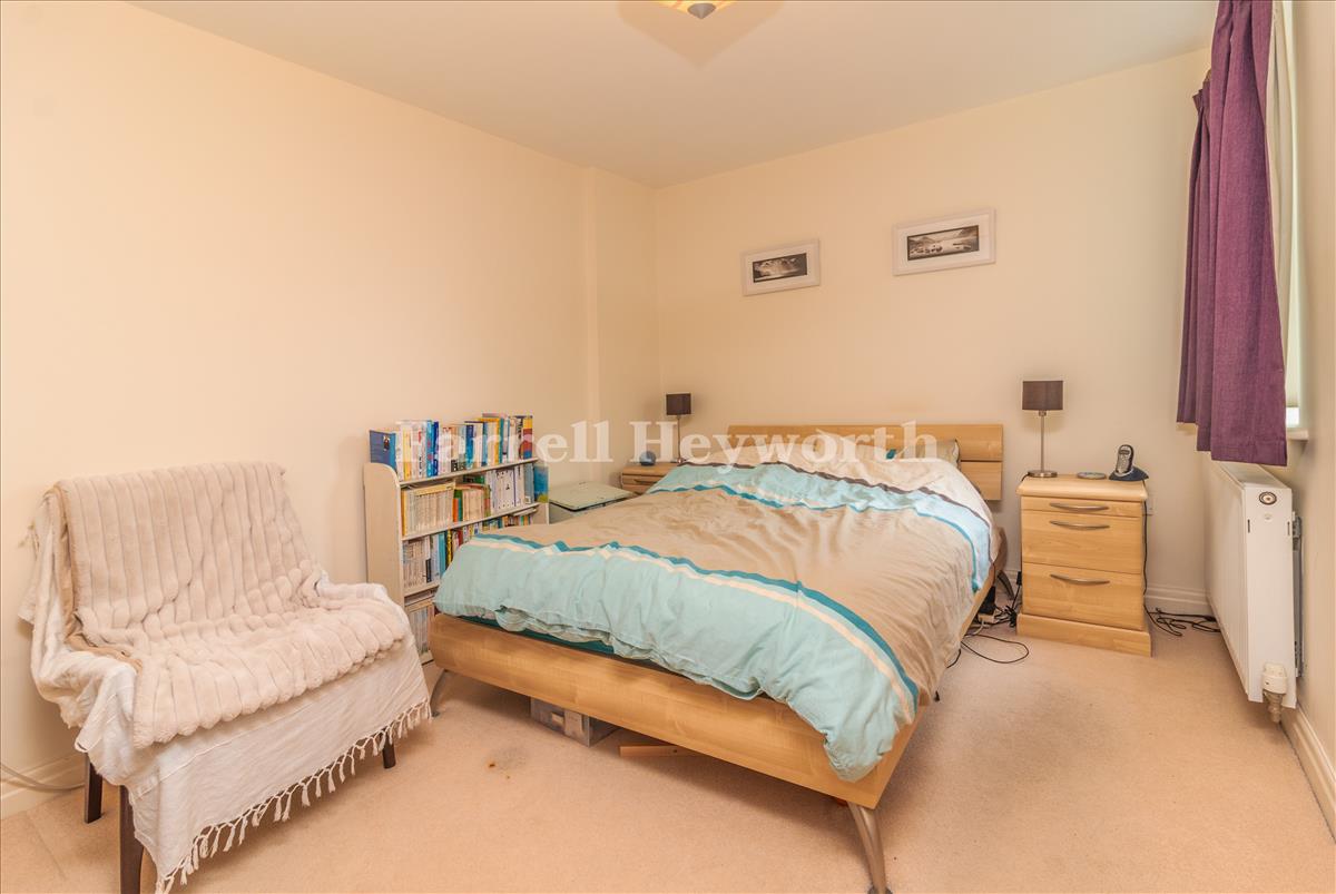 Bedroom 1 image 2