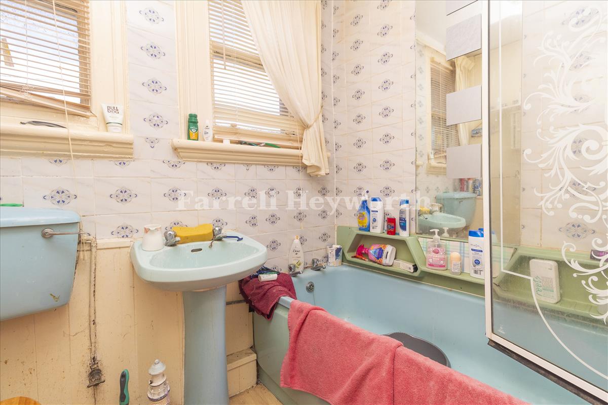 Flat 2 Bathroom