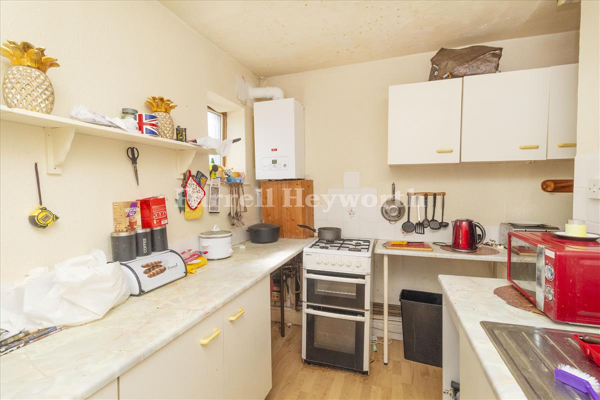 Flat 2 Kitchen view 2