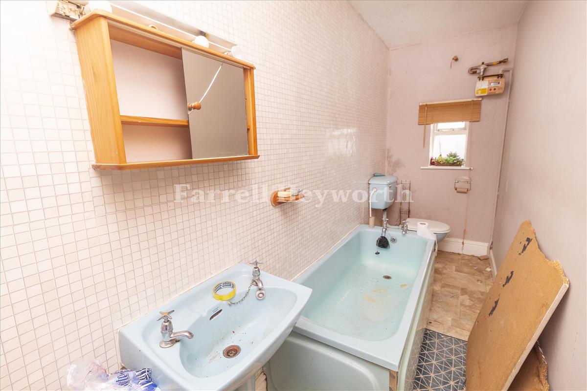 Flat 4 Bathroom