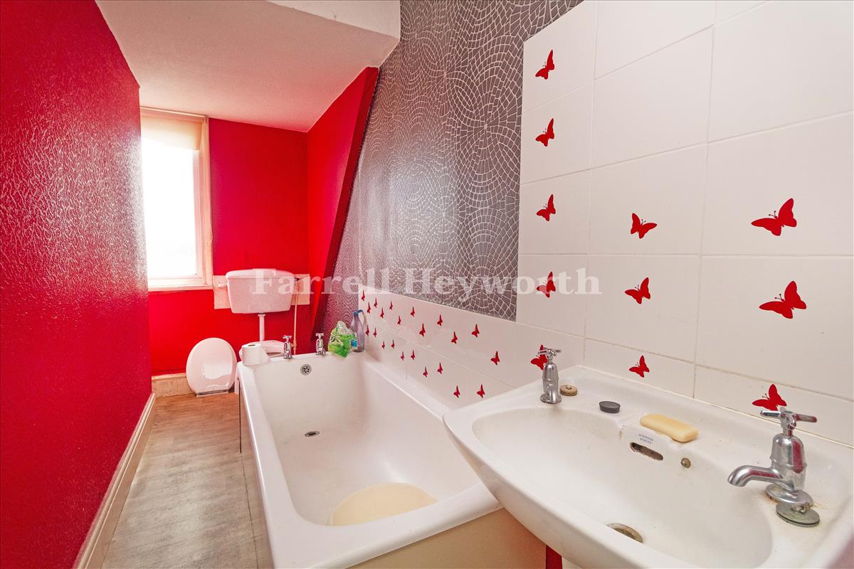 Flat 5 Bathroom