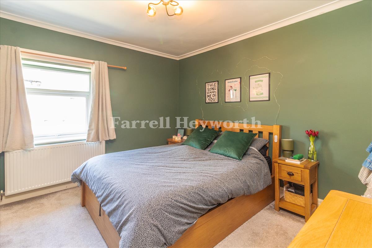 Bedroom 1 image 2