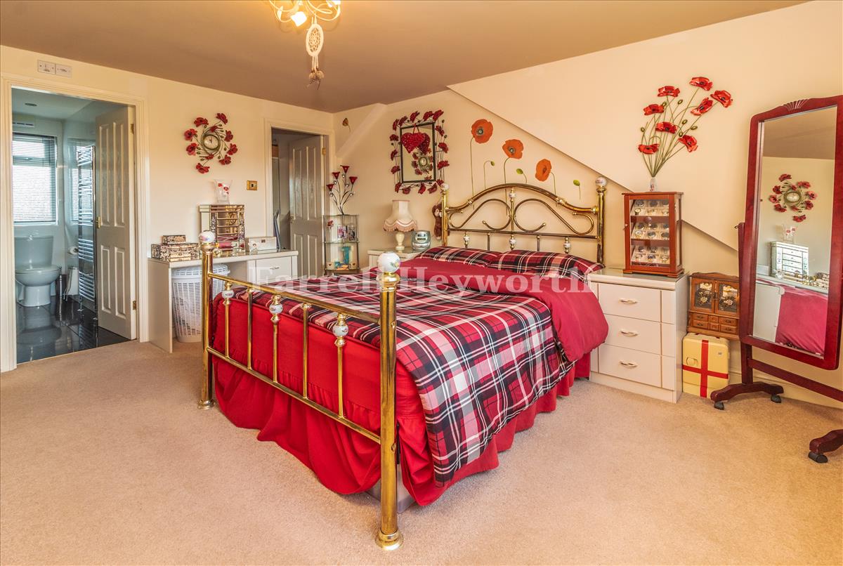 Bedroom 1 image 2