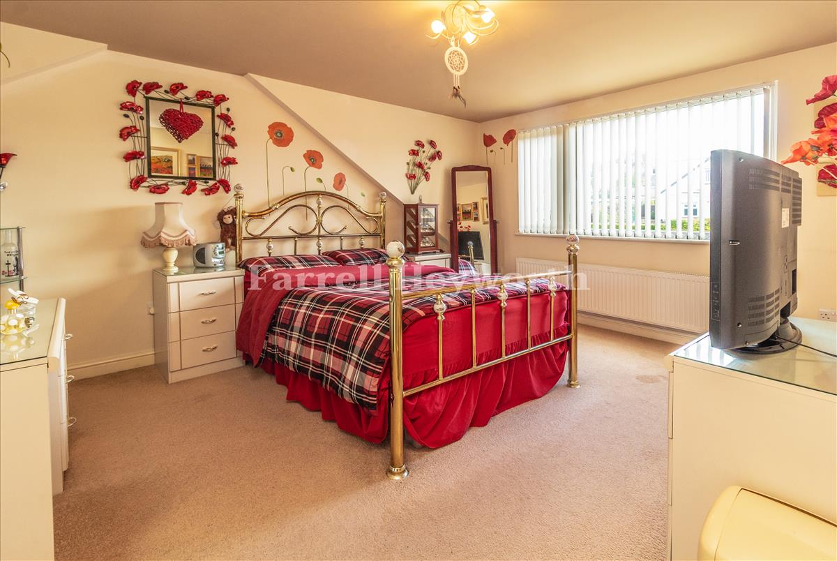 Bedroom 1 image 3