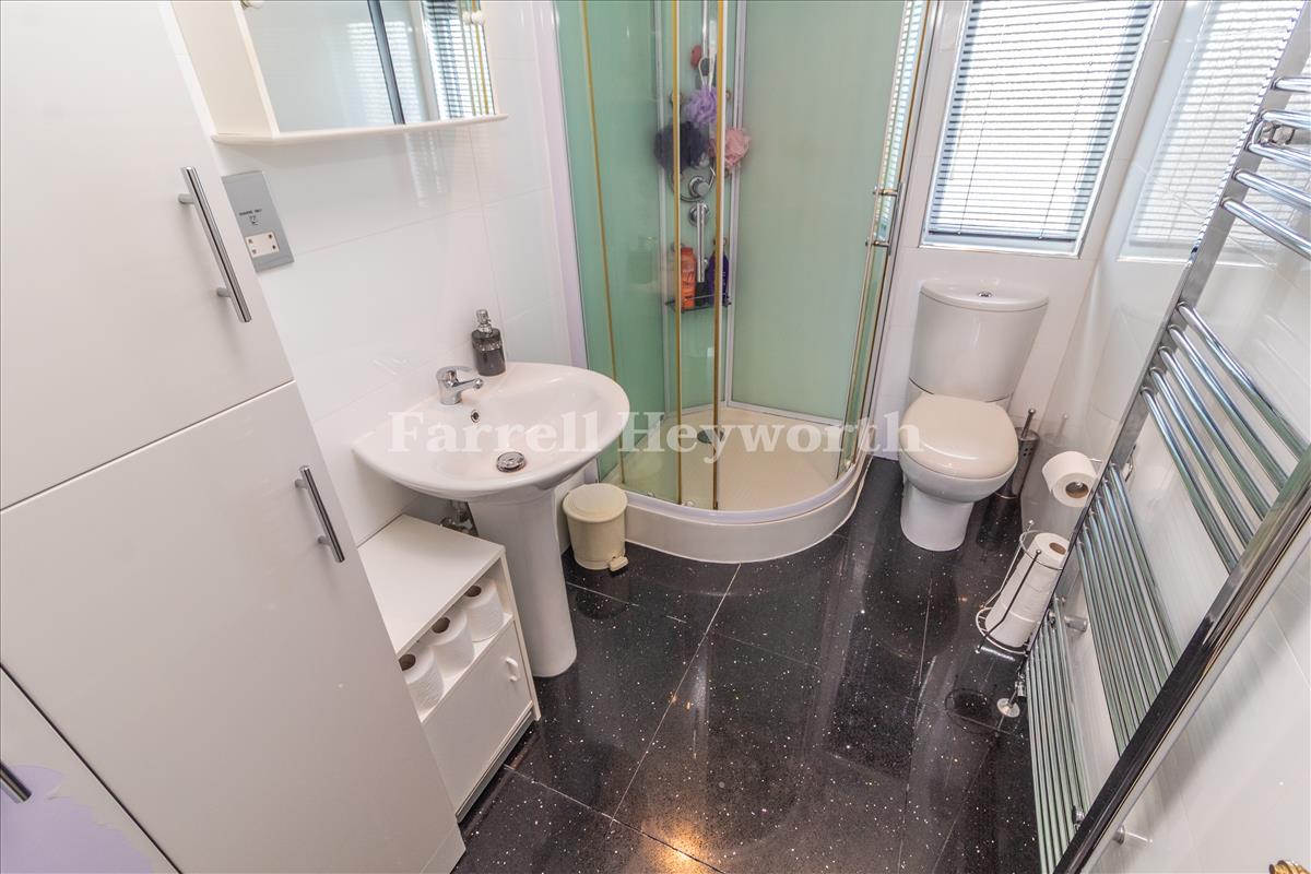 En Suite image 2