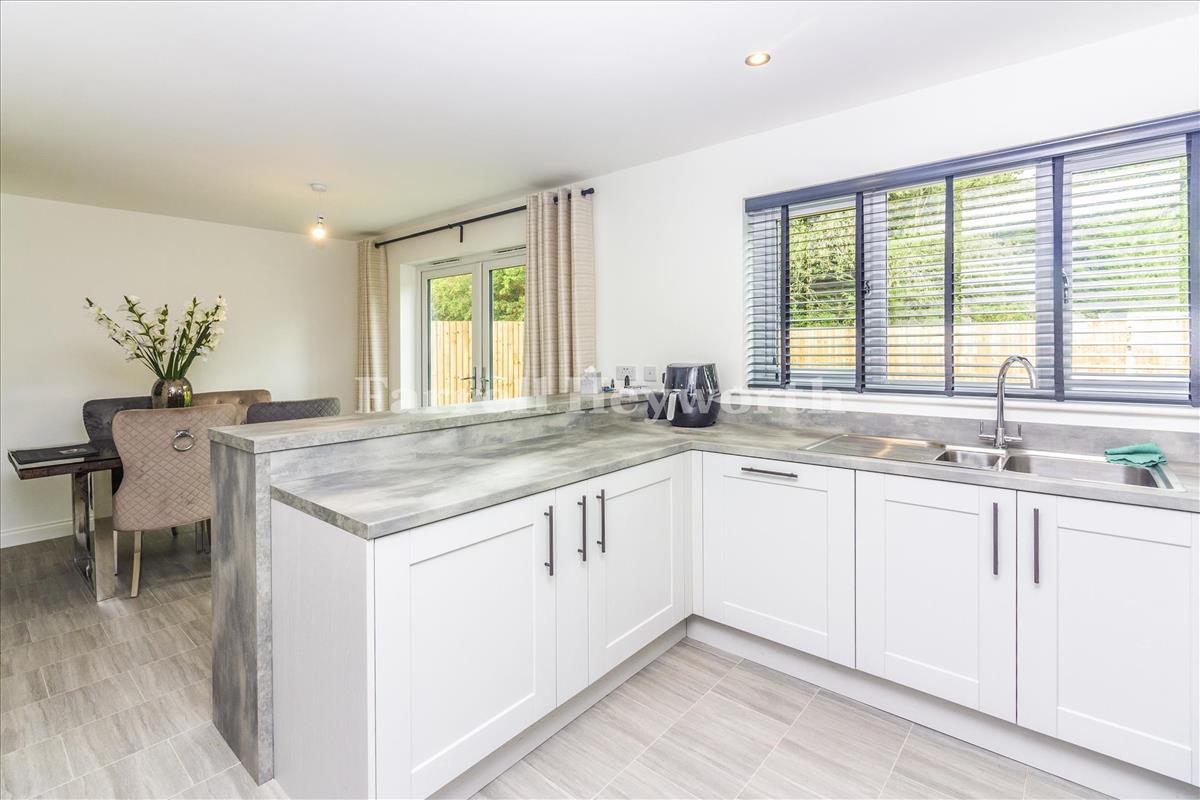 Kitchen Diner image 2