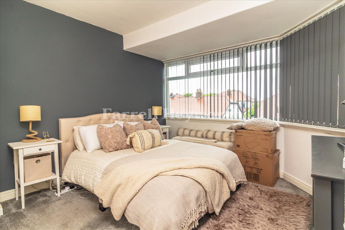 Bedroom 1 image 2