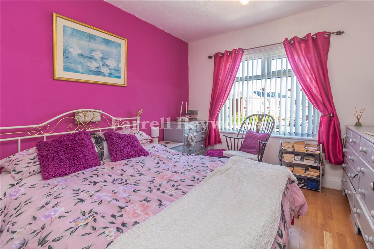 Bedroom 1 image 2