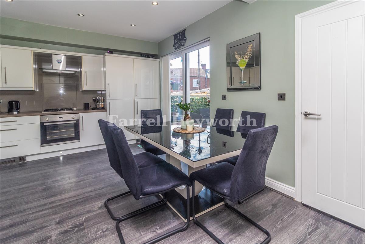 Kitchen Diner image 4