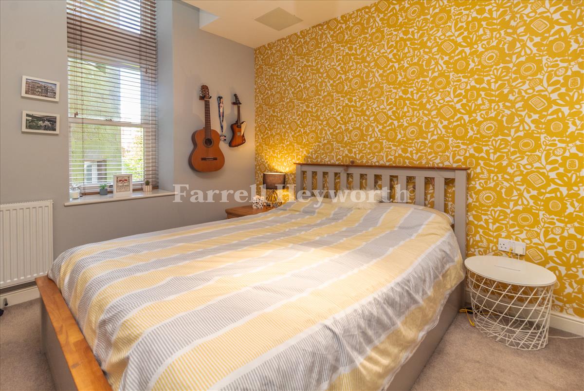 Bedroom 1 image 2