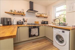 Kitchen image 3