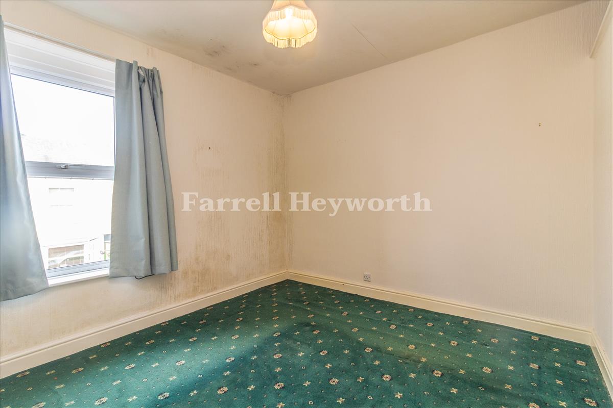 Bedroom 1 image 2
