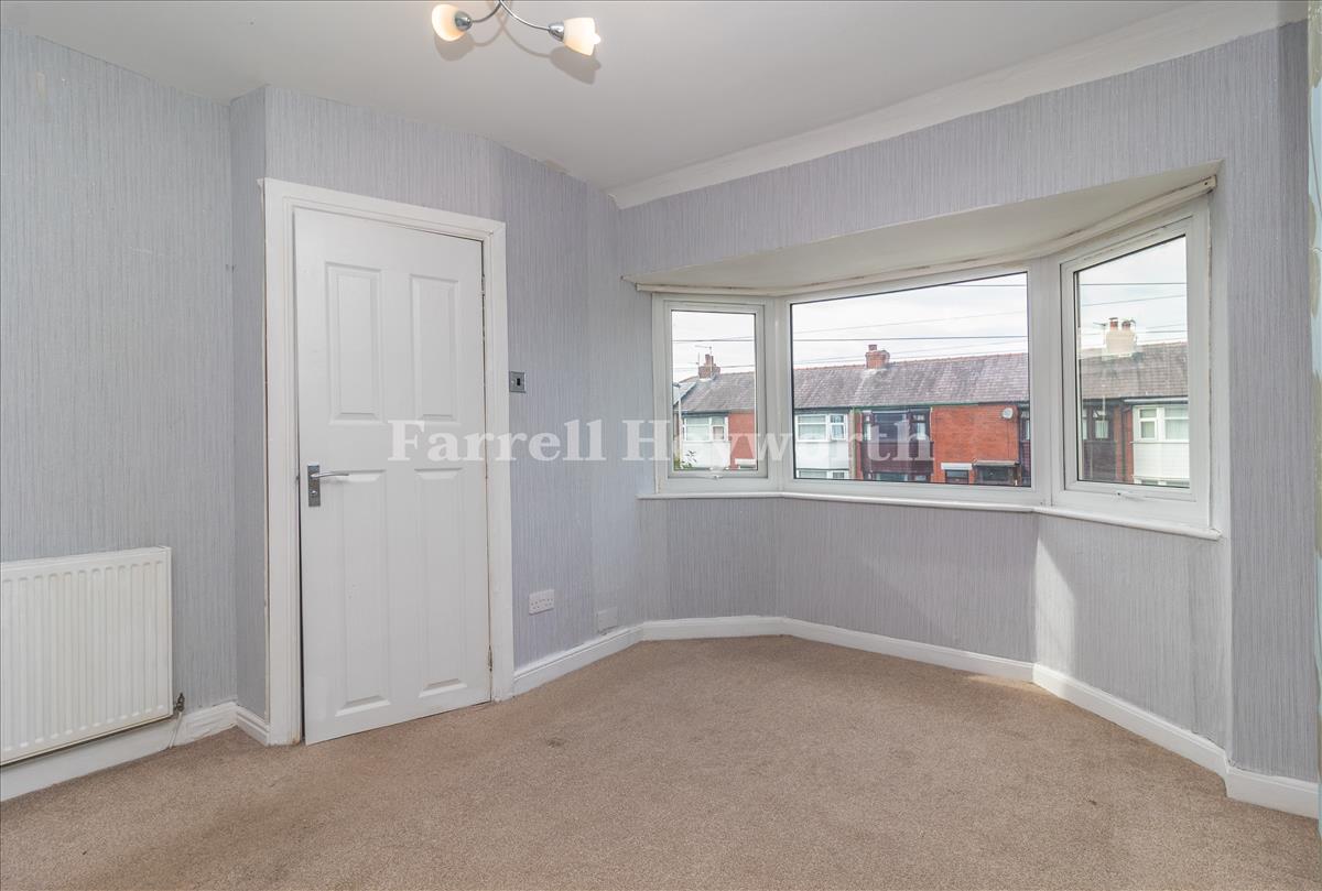 Bedroom 1 image 2