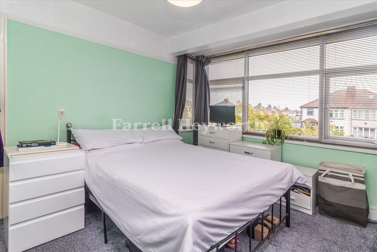 Bedroom 1 image 2