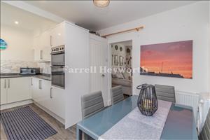 Kitchen Diner image 3