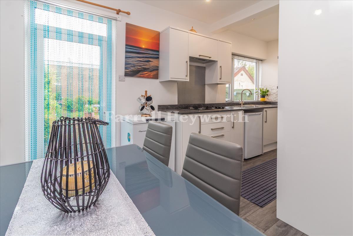 Kitchen Diner image 4