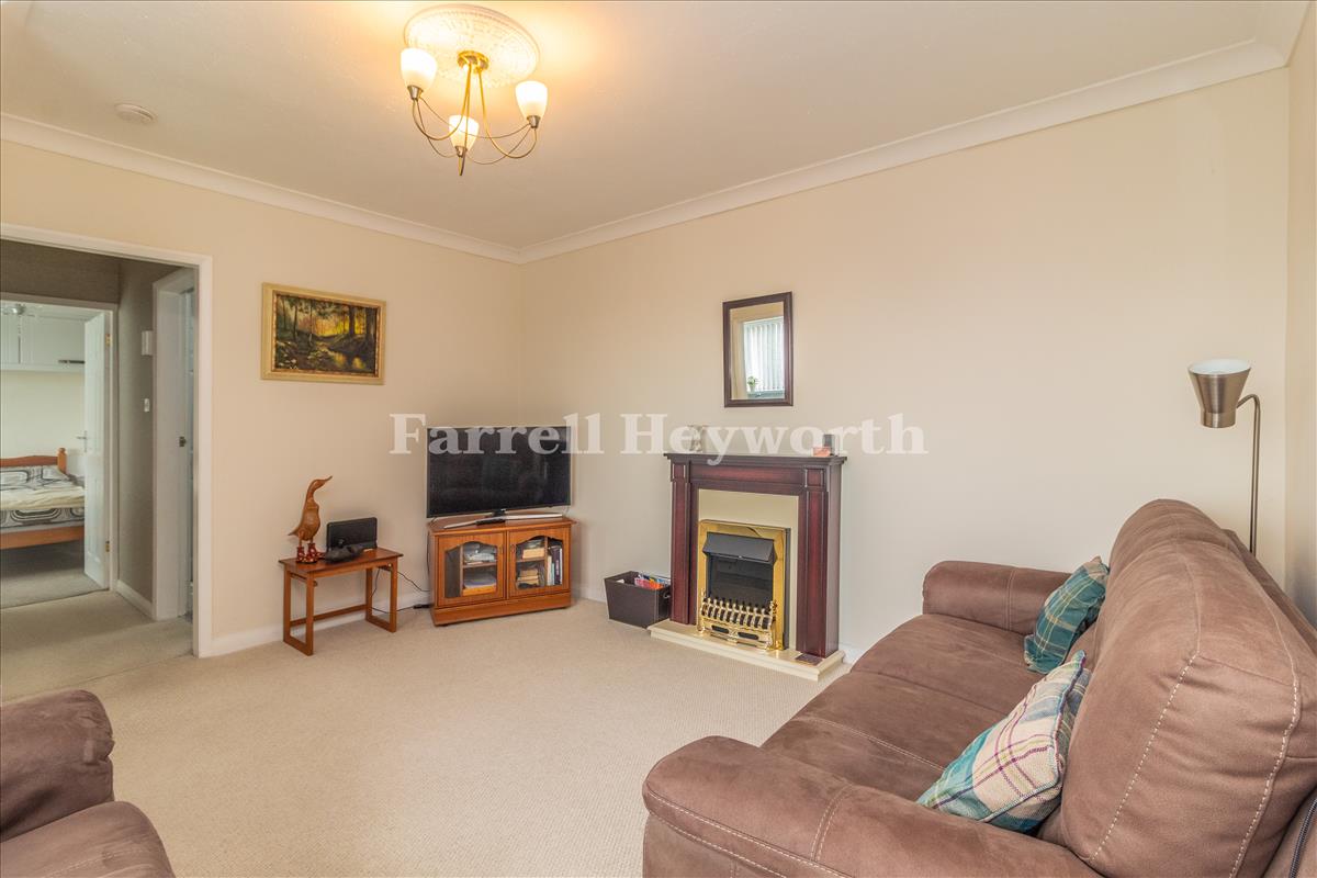 Lounge image 2