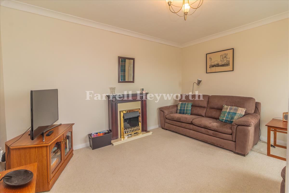 Lounge image 3