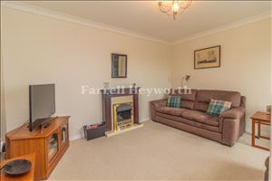 Lounge image 3