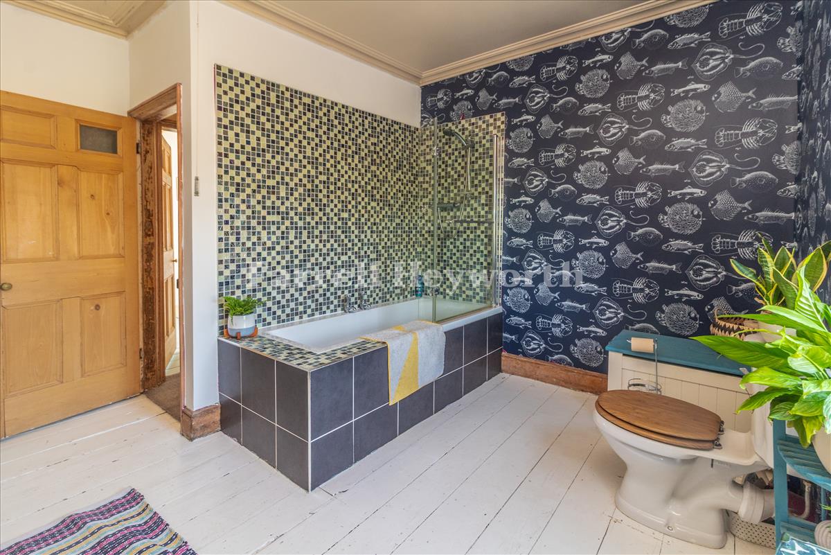 Bathroom image 3