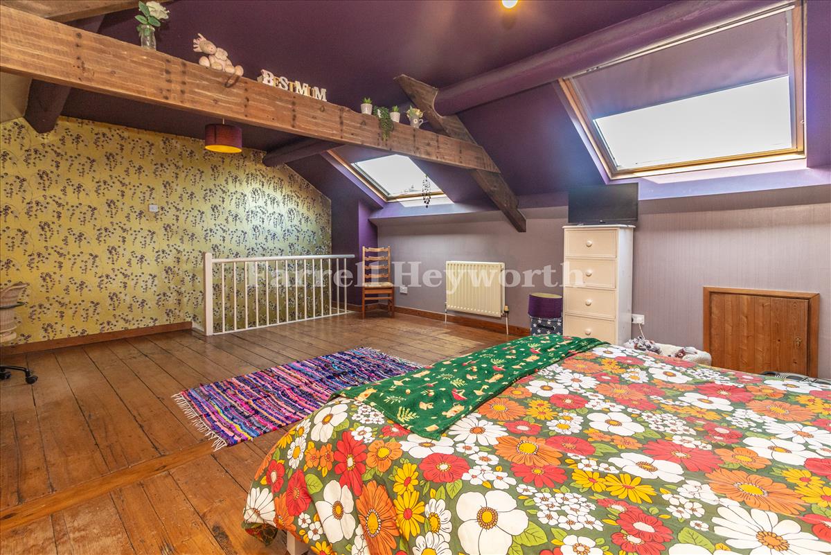 Bedroom 1 image 2